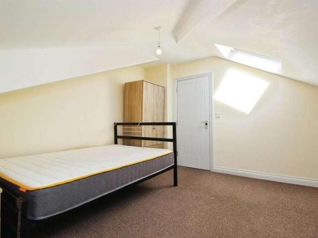 Flat for sale in Chapeltown, West Yorkshire