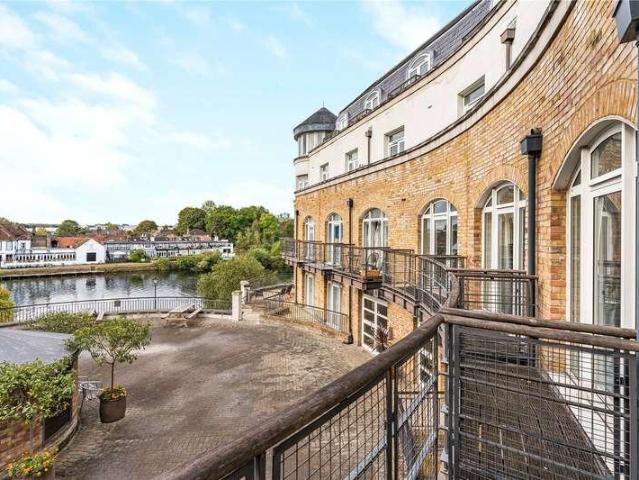 Flat for sale in Lower Halliford, Surrey