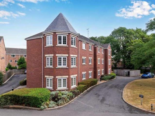 Flat for sale in West Yorkshire
