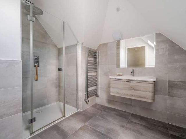 Flat for sale in Elmbridge, Surrey