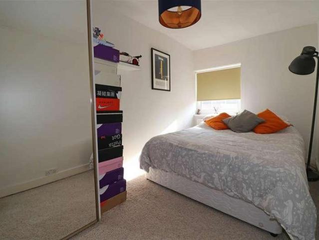 Flat for sale in Cliff Hill, Green Close