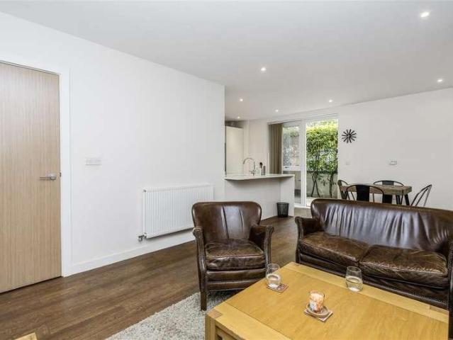 Flat for sale in Little Stanmore, Greater London