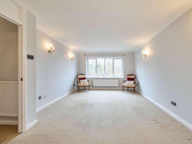 Flat for sale in Batchworth