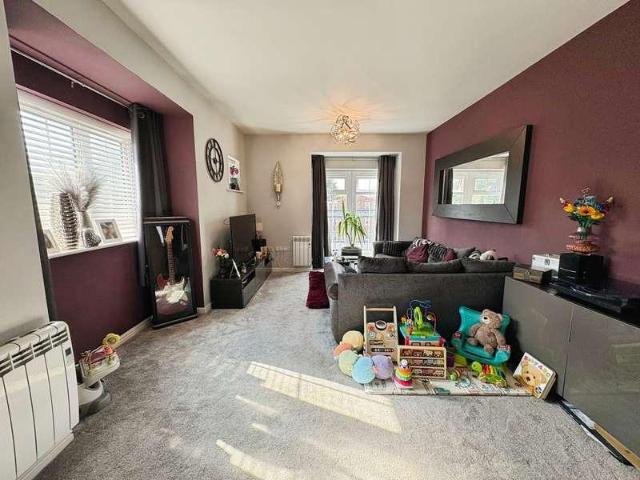 Flat for sale in Elmfield, Leicestershire