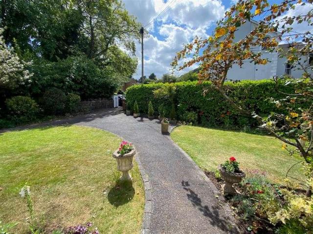 Flat for sale in Great Malvern, Link Top