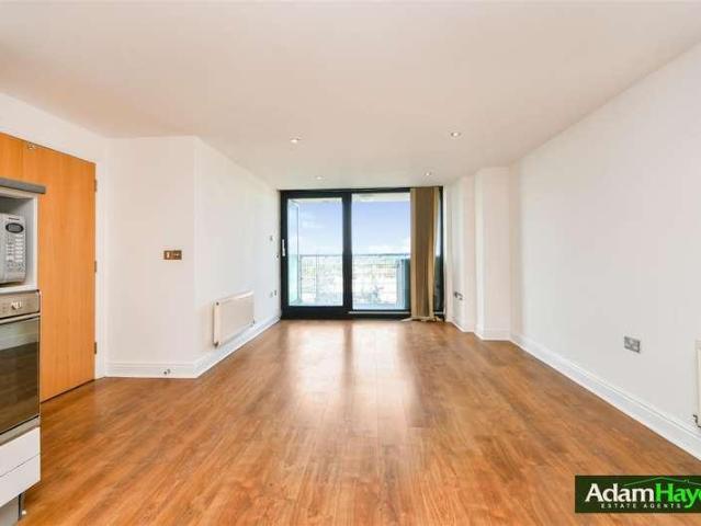 Flat for sale in North Finchley, Greater London