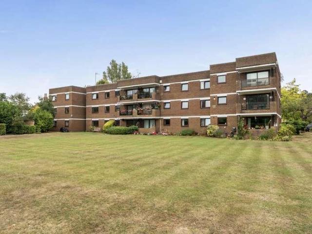 Flat for sale in Maidenhead