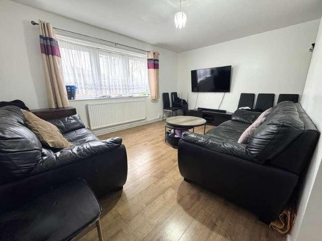 Flat for sale in Manor Park, Greater London