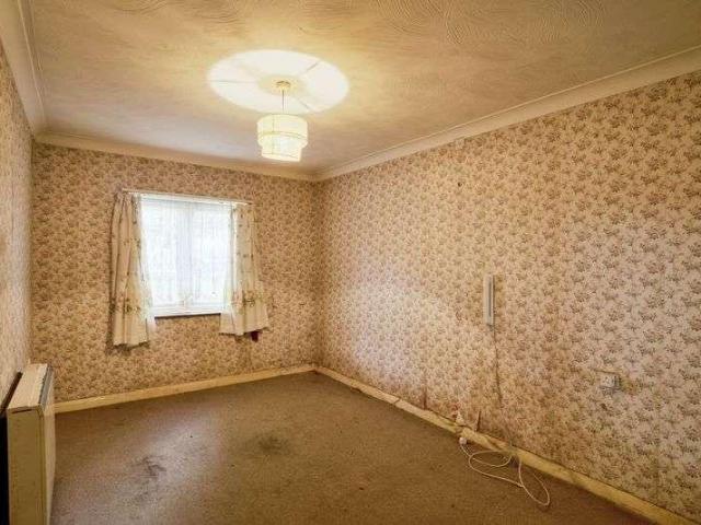 Flat for sale in South Croydon, London Borough of Croydon