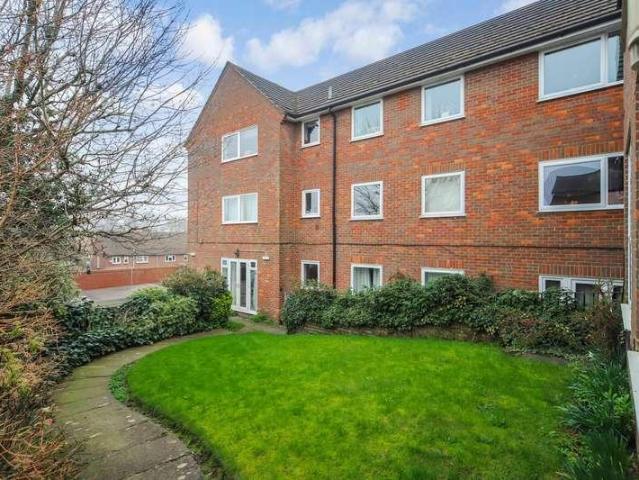Flat for sale in Pouchen End, Hertfordshire