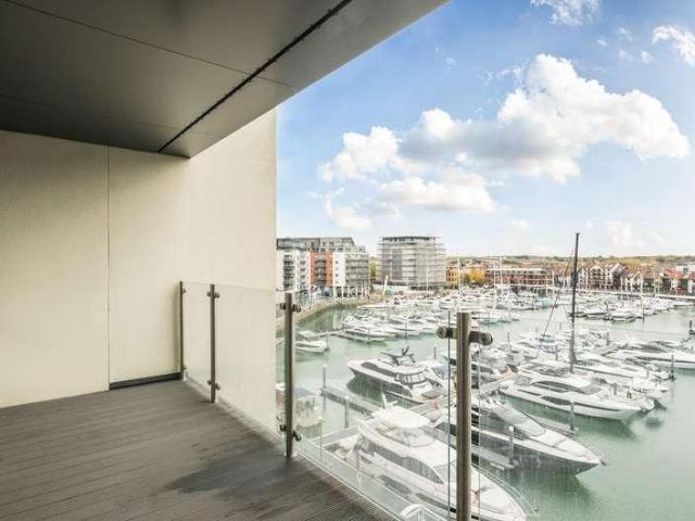 Flat for sale in Ocean Village, City Of Southampton