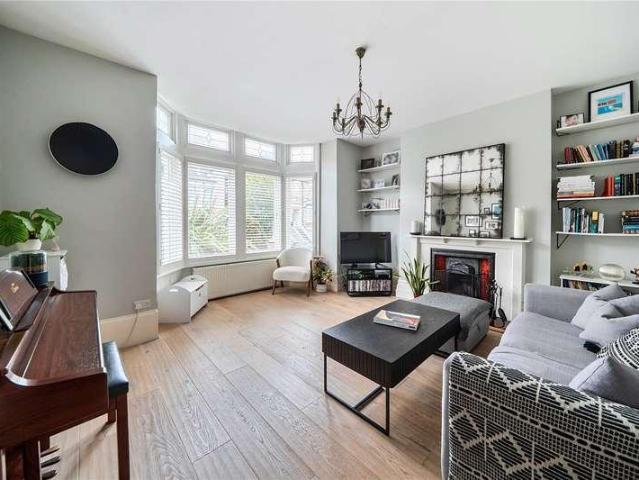 Flat for sale in Ferme Park, Greater London