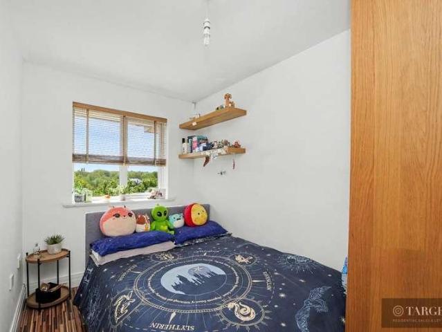 Flat for sale in Kings Hill, Colliers End