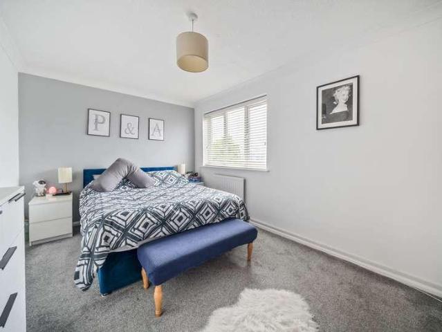 Flat for sale in Greatness, Sevenoaks