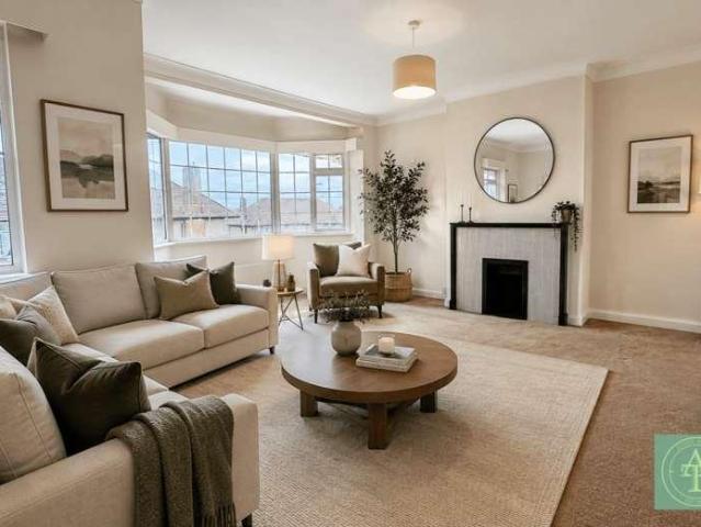 Flat for sale in Southgate, Oakwood