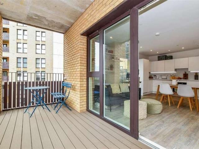 Flat for sale in Greater London
