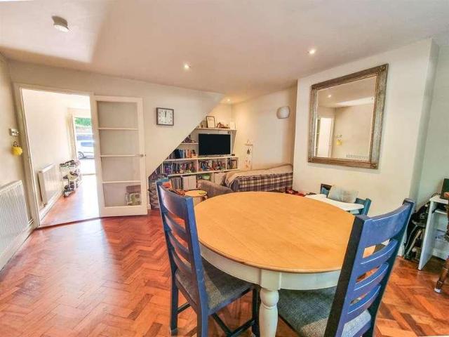 Flat for sale in Strawberry Hill, Greater London