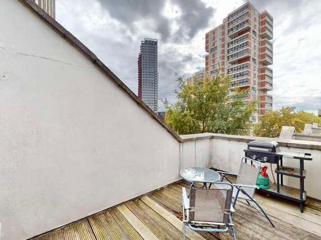 Flat for sale in Canada Water, Greater London