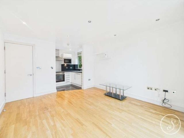 Flat for sale in Leeds, Potternewton