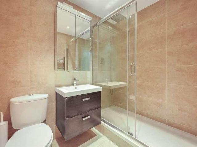 Flat for sale in Harlesden, Greater London