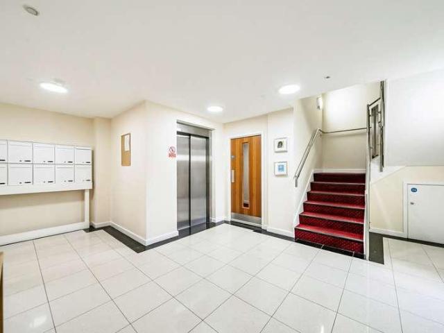 Flat for sale in Fulflood, Hampshire