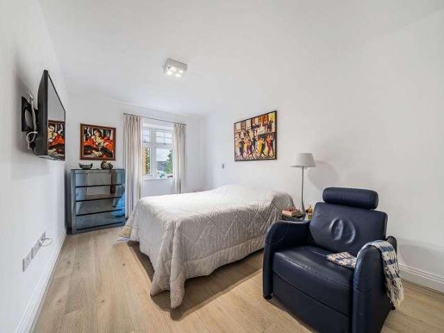 Flat for sale in Greater London