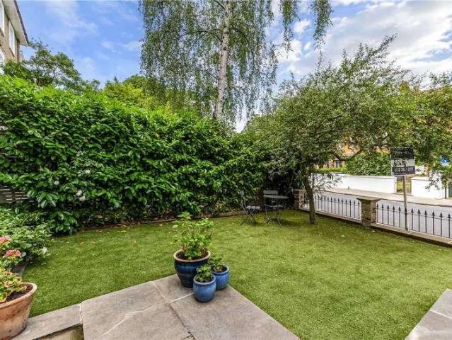 Flat for sale in London Borough of Lambeth, Greater London