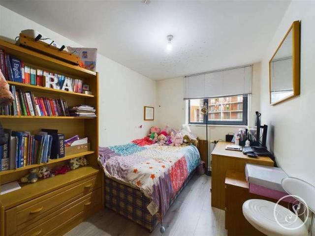 Flat for sale in Holbeck, West Yorkshire