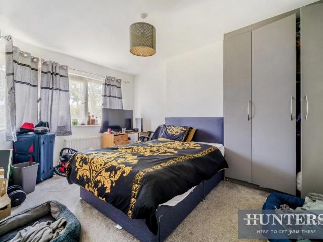 Flat for sale in Isleworth, Spring Grove