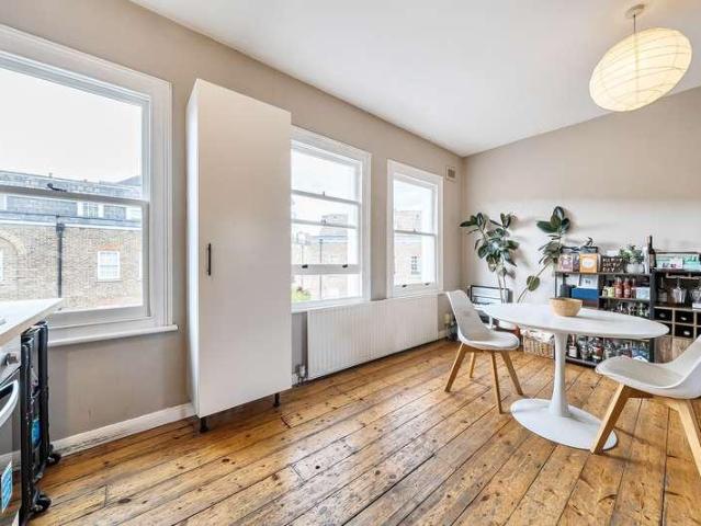 Flat for sale in London Borough of Lambeth, Greater London