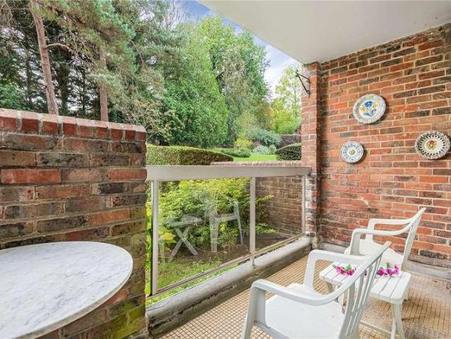Flat for sale in Battlers Green, Hertsmere