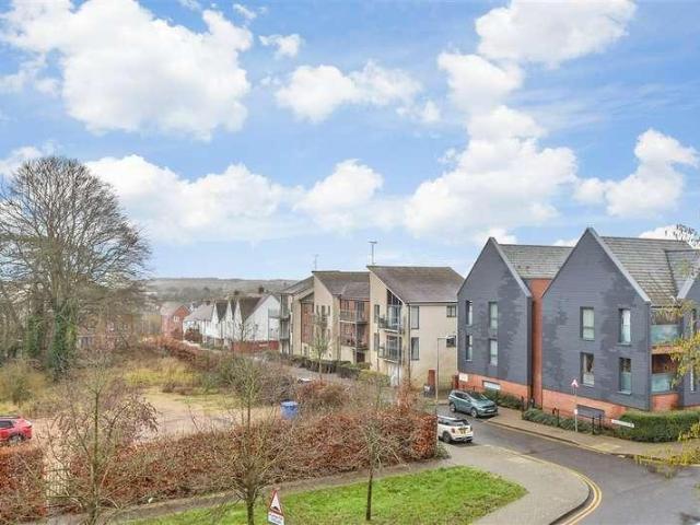 Flat for sale in Repton Manor, Bridgefield