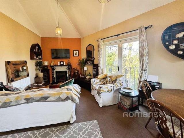 Flat for sale in Farnborough, Hampshire