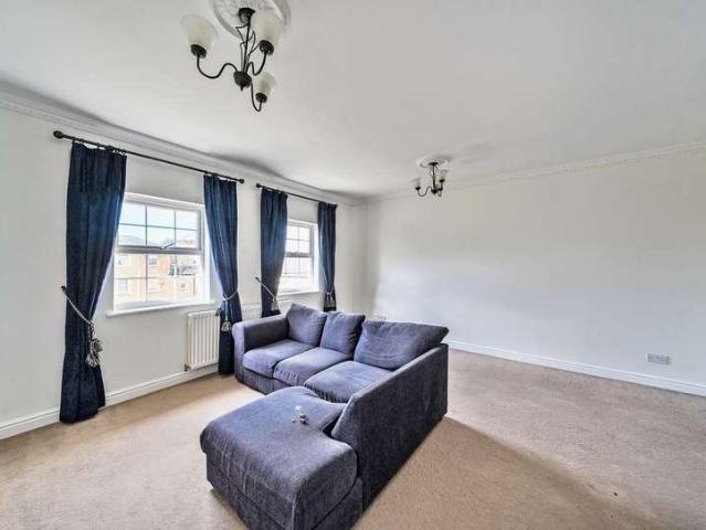 Flat for sale in Littlemore Park, The Slade