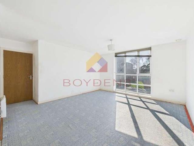 Flat for sale in Fordham Heath, Essex