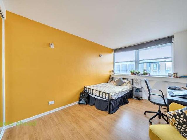Flat for sale in London Borough of Croydon, Greater London