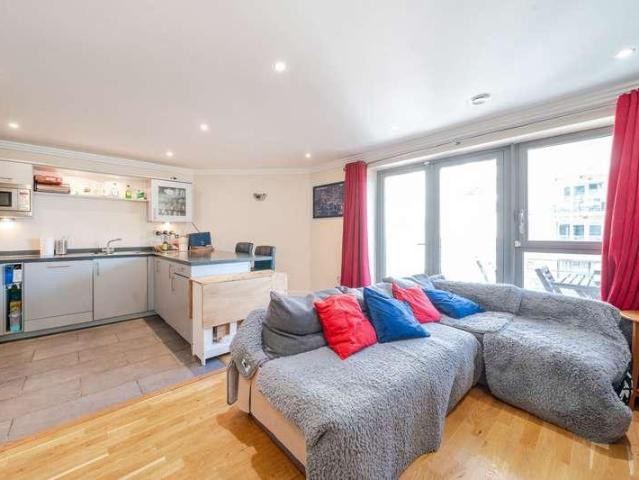 Flat for sale in London Borough of Hounslow, Greater London