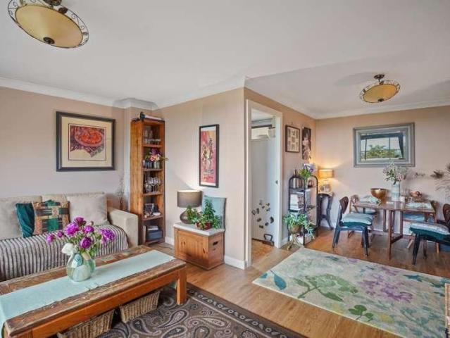 Flat for sale in East Dulwich, Greater London