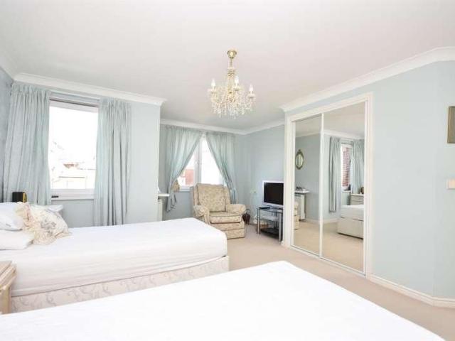 Flat for sale in Cliftonville West, Acol