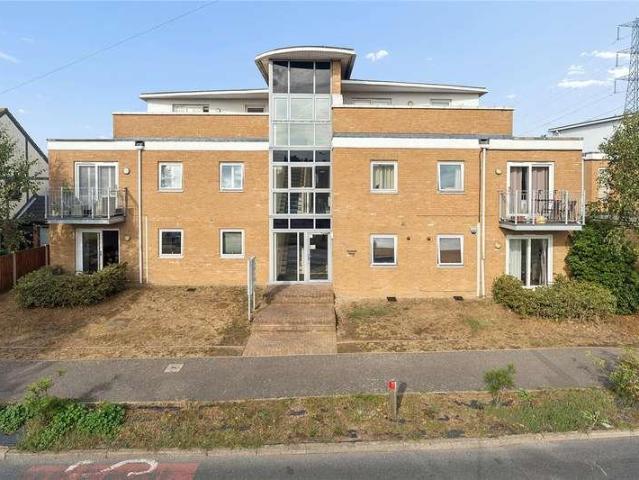 Flat for sale in Pot Kilns, Greater London