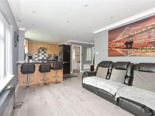 Flat for sale in Glynde, West Sussex