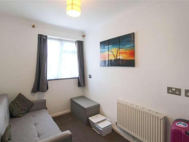 Flat for sale in Alton Barnes, Essex