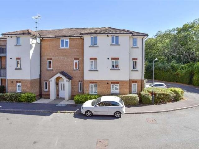 Flat for sale in Midway, Kent