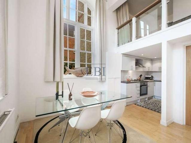 Flat for sale in Limehouse, Greater London