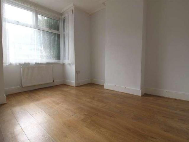 Flat for sale in London Borough of Croydon, Greater London