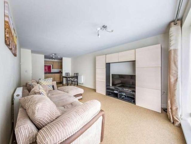 Flat for sale in Farnborough, Hampshire