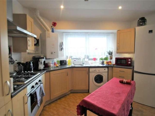 Flat for sale in London Borough of Hounslow, Greater London