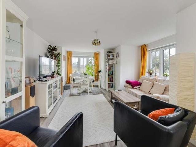 Flat for sale in Ladygrove, South Oxfordshire