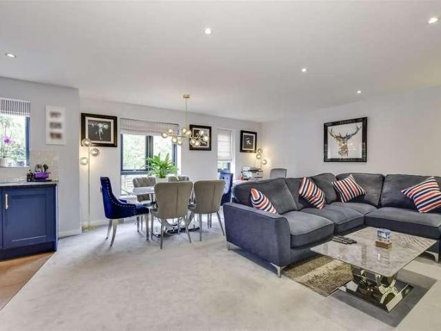 Flat for sale in Pouchen End, Hertfordshire