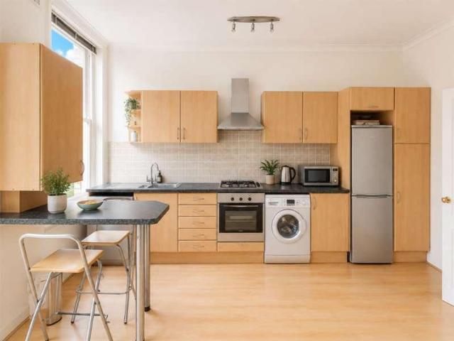 Flat for sale in Kilburn, Greater London